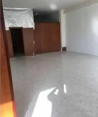 Caparrone: Affitto Magazzino da 170mq con posto auto