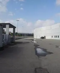 Vendita Capannone da 30000mq con ascensore