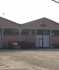 Capannone / Fondo in affitto a Reggio nell'Emilia, Corte Tegge