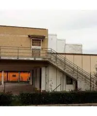 Villa Adriana: Vendita Capannone in via Lago Di Bolsena