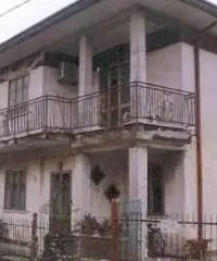 Vendita laboratorio mq. 240 - Zona Bibia