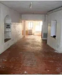 21531030-51 - Montegrino Valtravaglia affittasi laboratorio