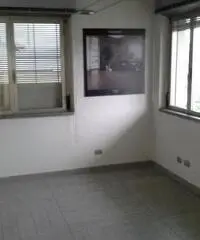 Rif: DG006 - Capannone commerciale in zona di forte passaggio Rif: DG006 - Capannone commerciale in zona di forte passaggio