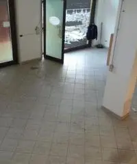 Affitto Magazzino in Via Carrata