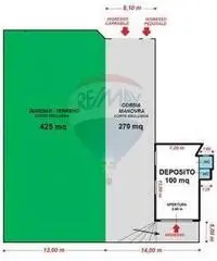 Ampio deposito con 700 mq di spazio esterno
