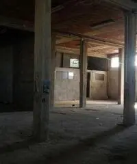 Deposito 550 mq con terreno mq 700