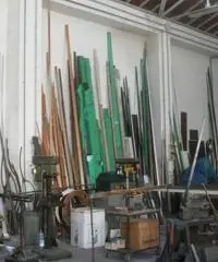 RIPOSTO - Ampio capannone al centro del paese