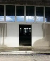 Scandicci ( zona Casellina ) capannone artigianale nuovo di 500 mq, con altezza 4,70 m, ufficio, due