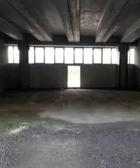 Scandicci ( zona Casellina ) capannone artigianale nuovo di 500 mq, con altezza 4,70 m, ufficio, due