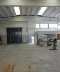 Capannone in Affitto a Robecco sul Naviglio