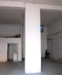 Magazzino in Affitto a Quarto