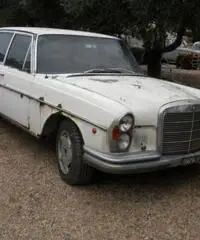 Auto d'epoca da restauro