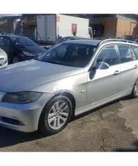 BMW 320 Serie 3   (E90/E91)  cat Touring Eletta BMW 320 Serie 3   (E90/E91)  cat Touring Eletta