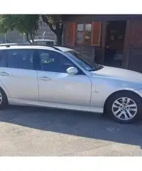 BMW 320 Serie 3   (E90/E91)  cat Touring Eletta BMW 320 Serie 3   (E90/E91)  cat Touring Eletta