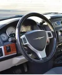 CHRYSLER Grand Voyager 2.8 CRD DPF Touring Km 150.000 Dic. 2oo8 rif. 3934170