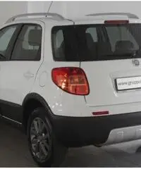 Fiat Sedici 2.0 MJT 4X4 Experience Fiat Sedici 2.0 MJT 4X4 Experience