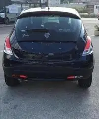 Lancia Ypsilon 1.3 MJT 95 CV 5p. S&S Silver