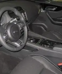 Jaguar F-Pace 2.0d 180 CV AWD aut. R-Sport