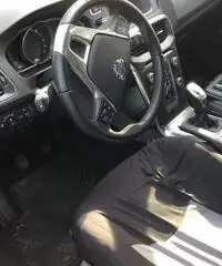 Volvo V40 D2 Momentum Full Optionals Volvo V40 D2 Momentum Full Optionals