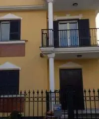 Villa di 4 locali in Affitto