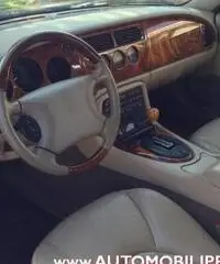 JAGUAR XK8 4.0i Coupé