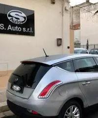 LANCIA Delta 1.6 MJT DPF Gold/Platinum