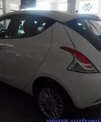 LANCIA Ypsilon 0.9 T.Air 85 CV 5 porte Metano Ecochic Silver
