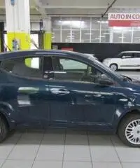 LANCIA Ypsilon 0.9 TwinAir 85 CV 5 porte Metano Ecochic Silver
