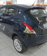 LANCIA Ypsilon 0.9 TwinAir 85 CV 5 porte Metano Ecochic Silver