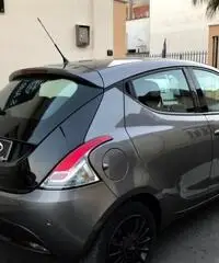 LANCIA Ypsilon 1.2 69 CV 5 porte Elefantino Rosa