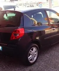 RENAULT Clio 1.2 16V 3 porte Le Iene RENAULT Clio 1.2 16V 3 porte Le Iene