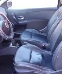 RENAULT Clio 1.2 16V 3 porte Le Iene RENAULT Clio 1.2 16V 3 porte Le Iene