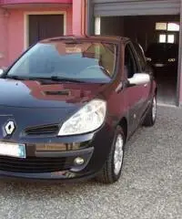 RENAULT Clio 1.2 16V 3 porte Le Iene RENAULT Clio 1.2 16V 3 porte Le Iene