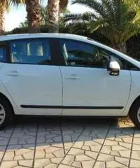 PEUGEOT 3008 1.6 HDi 110CV cambio robotizzato Business