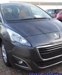 PEUGEOT 5008 1.6BlueHDi 120 S&S Business PEUGEOT 5008 1.6BlueHDi 120 S&S Business