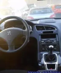 PEUGEOT 5008 1.6BlueHDi 120 S&S Business
