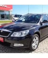 SKODA Octavia 1.6 TDI CR F.AP. DSG Wagon Executive NAVY SKODA Octavia 1.6 TDI CR F.AP. DSG Wagon Executive NAVY