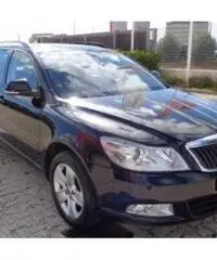 SKODA Octavia 1.6 TDI CR F.AP. DSG Wagon Executive NAVY SKODA Octavia 1.6 TDI CR F.AP. DSG Wagon Executive NAVY