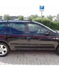 SKODA Octavia 1.6 TDI CR F.AP. DSG Wagon Executive NAVY SKODA Octavia 1.6 TDI CR F.AP. DSG Wagon Executive NAVY