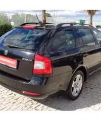 SKODA Octavia 1.6 TDI CR F.AP. DSG Wagon Executive NAVY SKODA Octavia 1.6 TDI CR F.AP. DSG Wagon Executive NAVY