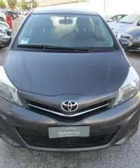 TOYOTA Yaris 1.0 5 porte Active TOYOTA Yaris 1.0 5 porte Active