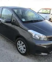 TOYOTA Yaris 1.0 5 porte Active TOYOTA Yaris 1.0 5 porte Active
