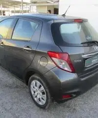 TOYOTA Yaris 1.0 5 porte Active TOYOTA Yaris 1.0 5 porte Active