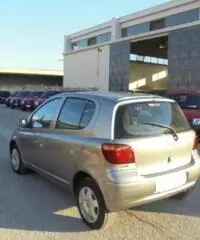 TOYOTA Yaris 1.0i 16V 5 porte Sol