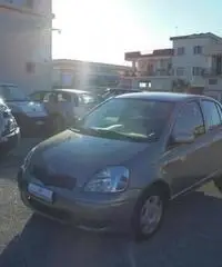 TOYOTA Yaris 1.0i 16V 5 porte Sol