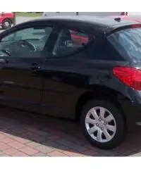 Vendesi Peugeot 207 1.4 benzina colore nero Vendesi Peugeot 207 1.4 benzina colore nero