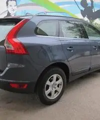 Volvo XC60 2.4 D 175 CV FWD DRIVe Kinetic