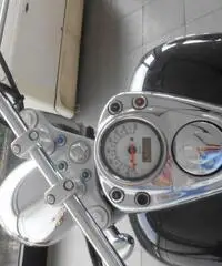 Honda VT 750 Shadow ( Pari al nuovo ).