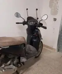 Aprilia Scarabeo light 200 anno 2009 (leggere bene) Aprilia Scarabeo light 200 anno 2009 (leggere bene)