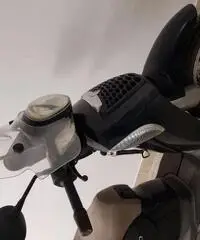 Aprilia Scarabeo light 200 anno 2009 (leggere bene) Aprilia Scarabeo light 200 anno 2009 (leggere bene)